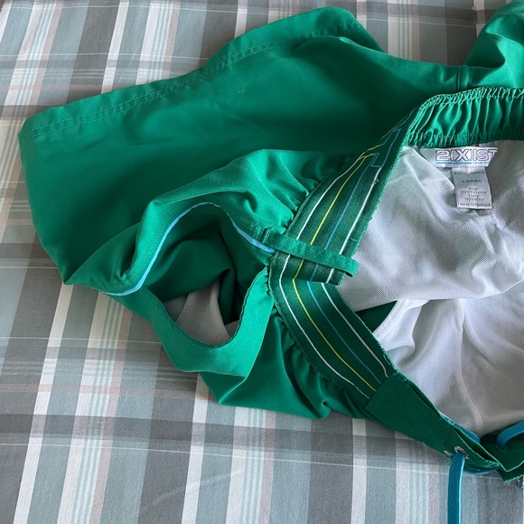 Mens 2 Xist swim shorts green in color large - Picture 9 of 10